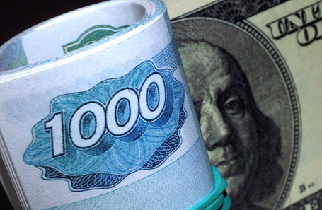 Рубль укрепился на Мосбирже по отношению к доллару и евро